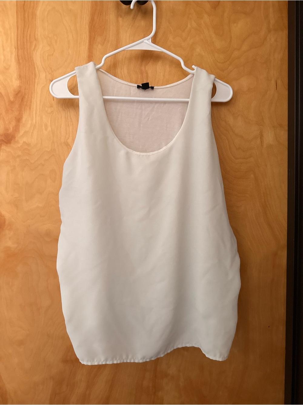 Ann Taylor White Scoop Neck Sleeveless Camisole